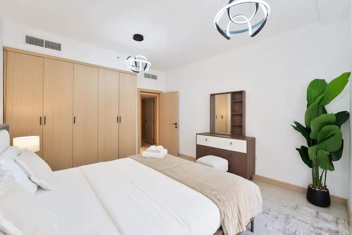 Bedroom 2, Elegant & Spacious 3-bedroom in JBR