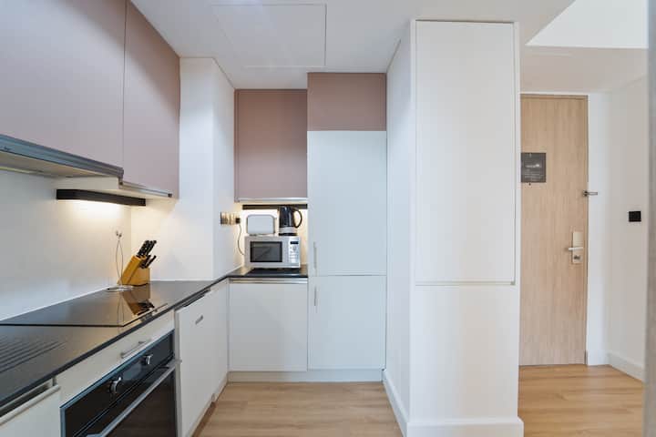 Kitchenette, Executive Studio | Marina View | JW Marriott
