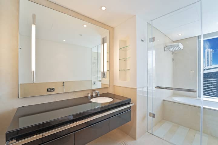Full bathroom, Executive Studio | Marina View | JW Marriott