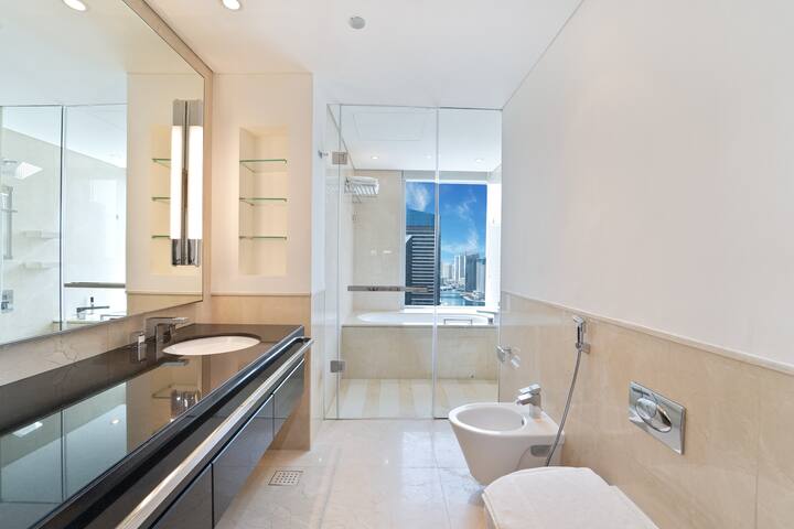 Full bathroom, Executive Studio | Marina View | JW Marriott