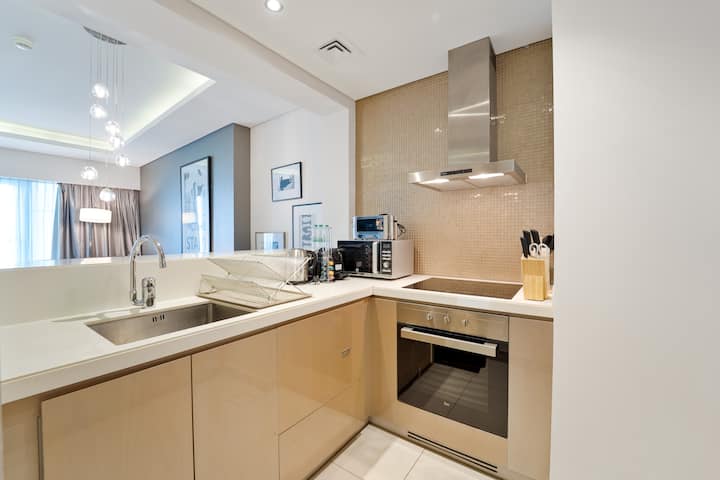 Full kitchen, High-Rise Living | Paramount Tower | 1 bedroom